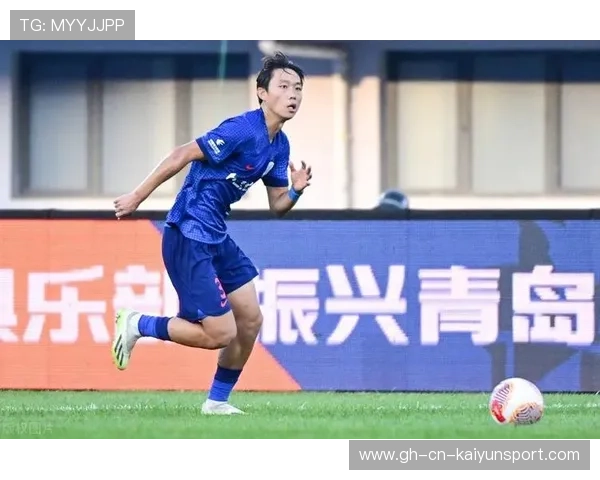 上海申花拉唐边路突破成功吸引犯规,展现精湛技艺与战术智慧 上海申花拉唐边路突破成功吸引犯规,展现精湛技艺与战术智慧